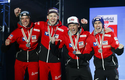 Skisprung Team (Quelle: GEPA pictures)